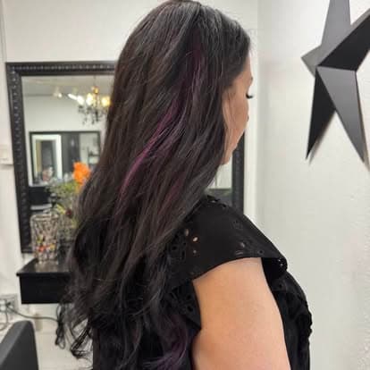 Dark waves with magenta highlights in the studio